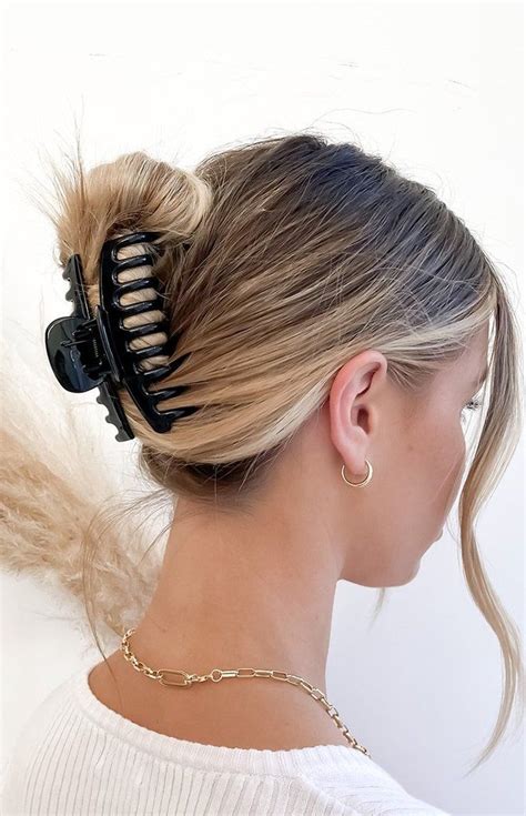 The Secret to Effortless Elegance: Styling Options with Black and Gold Hair Clips
